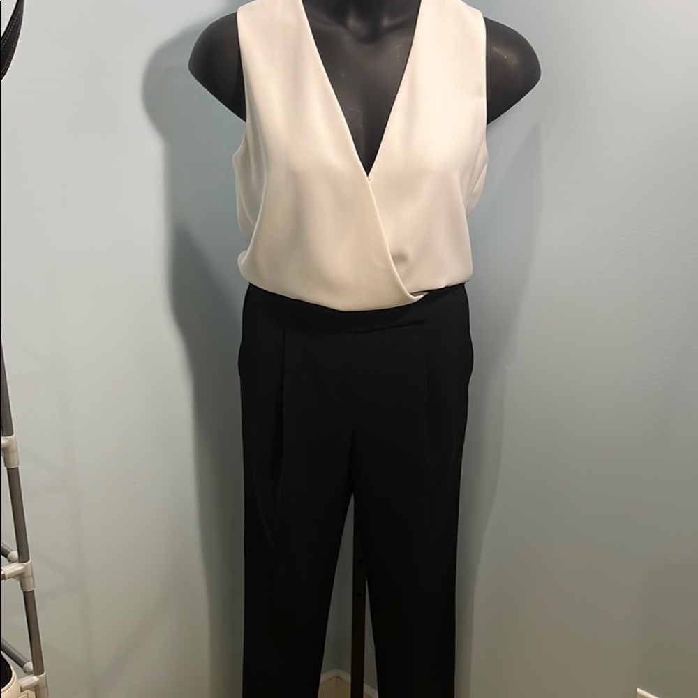 Elegant Vince Black and White Jumpsuit